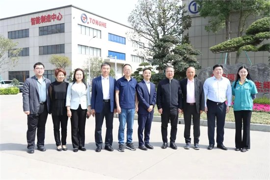 中国纺联会长孙瑞哲一行调研同和纺机，鼓励企业成为行业灯塔