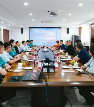 中国纺联会长孙瑞哲一行调研同和纺机，鼓励企业成为行业灯塔