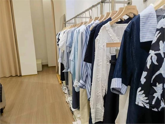不追风口追创新罗曼可女装店差异化突围之路