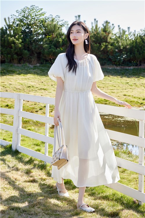 婕依妮 2025夏季氧气感穿搭 浪漫轻盈