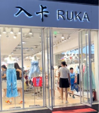 入卡女装 女装加盟商的理想选择之一