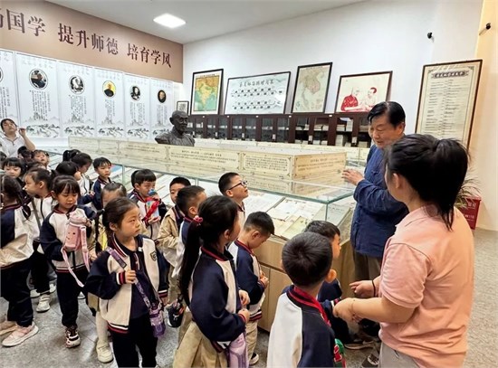我校图书馆迎来沣西实验幼儿园萌娃参观