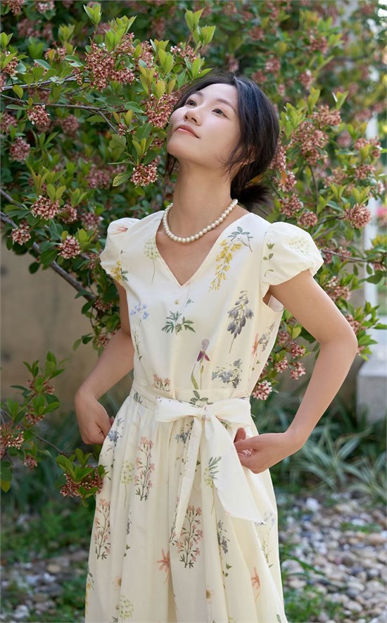 薇薇希 翩然夏日 浪漫长裙织就温柔绮梦