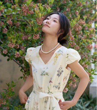 薇薇希 翩然夏日 浪漫长裙织就温柔绮梦