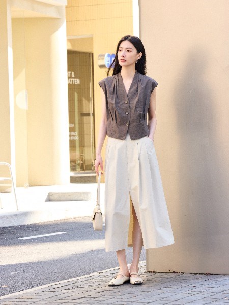 婕依妮2025夏季新品 简约而文艺沉静 知性从容