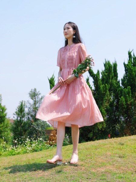 榮子原創(chuàng)女裝 2025夏季新品清新自由