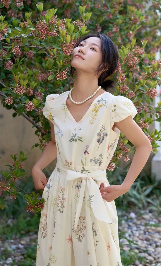薇薇希2025女裝新品 盛夏流年 裙裾織夢