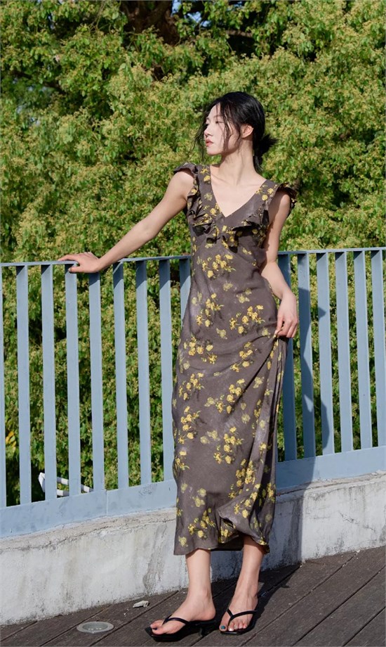薇薇希2025女裝新品 盛夏流年 裙裾織夢