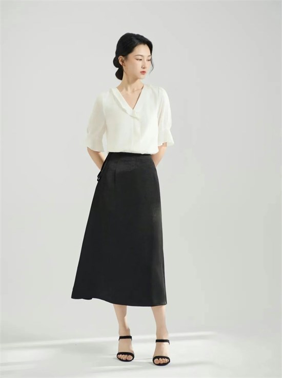 禾等女裝 以輕盈姿態(tài) 與時(shí)光溫柔對(duì)話