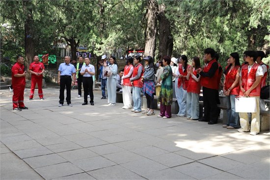 攀登廉潔之峰 學(xué)院師生開展思政教育實踐活動