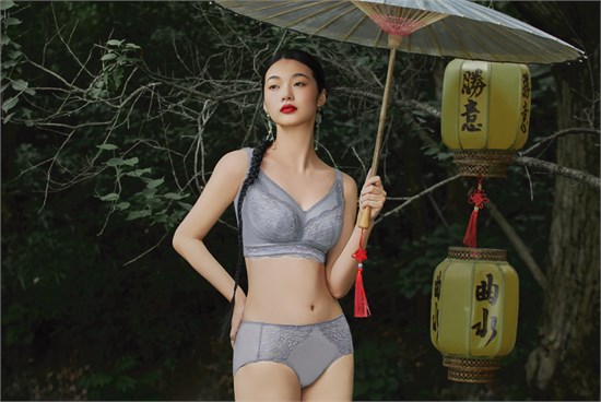 肌肤写诗·流光定格——夏季爆款流光溢彩