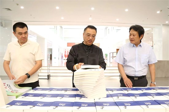 中国纺织政研会调研大杨集团 看“文化+服装”双螺旋基因新范式