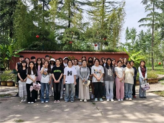 健康学院师生赴周至校区开展中药鉴定学实验教学活动