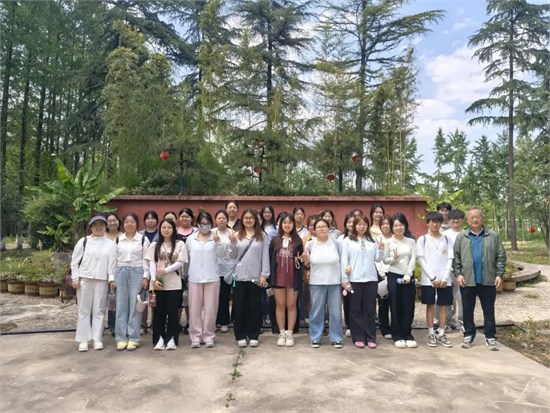 健康学院师生赴周至校区开展中药鉴定学实验教学活动