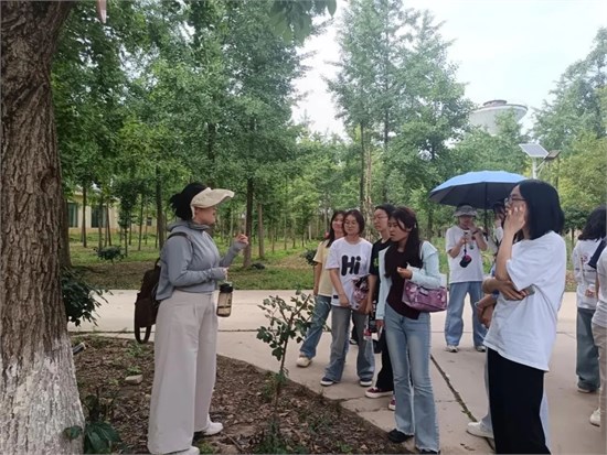 健康学院师生赴周至校区开展中药鉴定学实验教学活动