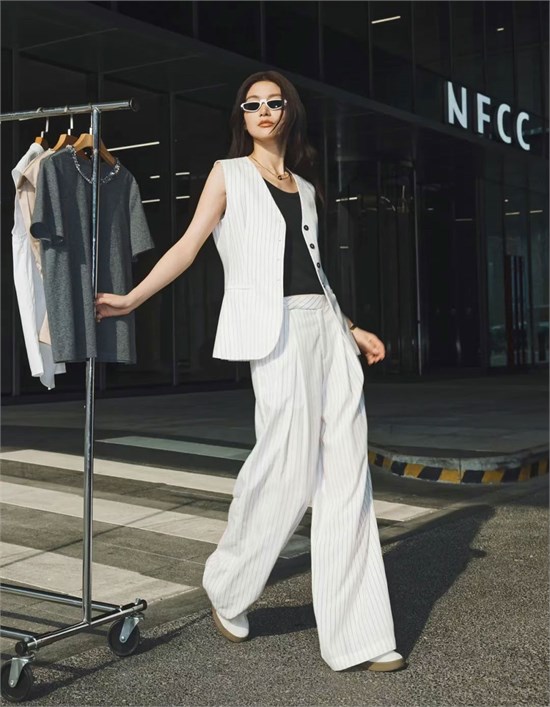 德玛纳FASHION 2025夏季 女性优雅主义的演绎