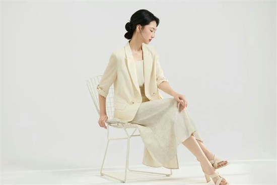 禾等Helen Moda 夏意正當(dāng)時(shí) 多穿簡(jiǎn)雅的服飾