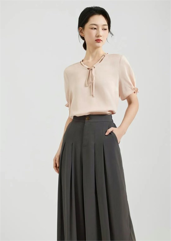 禾等Helen Moda 夏意正當(dāng)時(shí) 多穿簡(jiǎn)雅的服飾