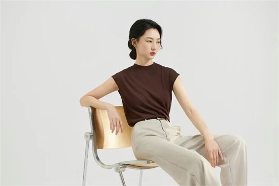 禾等Helen Moda 夏意正當(dāng)時(shí) 多穿簡(jiǎn)雅的服飾