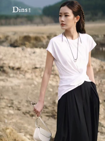 底色女装 把夏天穿成一首明快的歌 