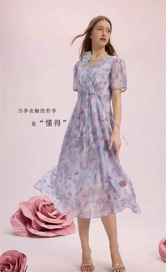 若岚菲 时尚 是自我表达的窗口 平凡中绽放非凡光彩