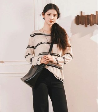 inVIVIS 复古松弛感穿搭新范式 条纹控的立体衣橱