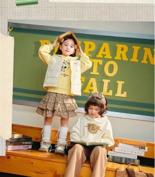 以纯童装早秋复古系列 运动学院风