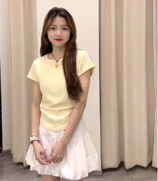 夏末秋初 穿所季威廉希尔中文官网
随性感穿搭 自在休闲