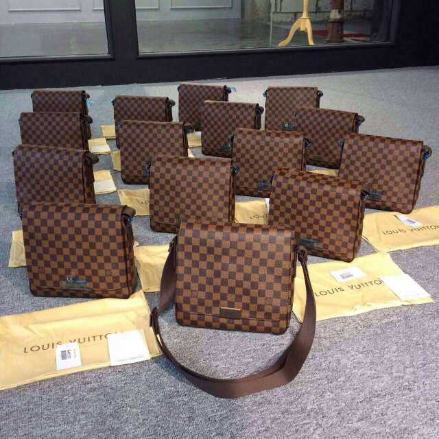 菲拉格慕厂家原单丝巾厂家货源量批菲拉格慕丝巾最低价