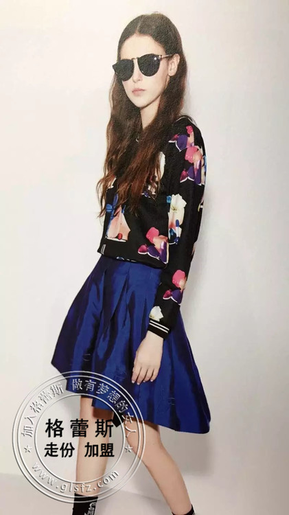 武汉品牌女装折扣加盟店/品牌女装折扣批发加盟/薇妮兰奥特莱斯