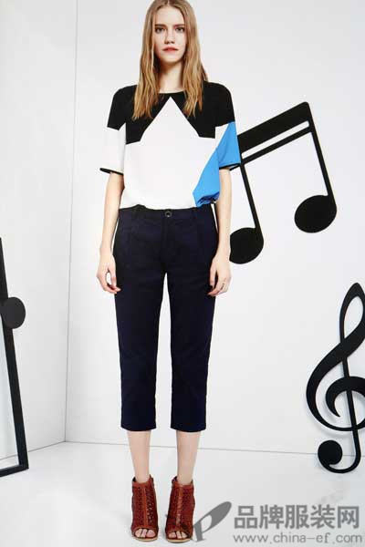 点占女装 美丽的衣服能让女人更加自信