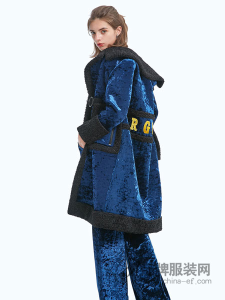 卡布依女装2017冬季钻石丝绒复合羊羔毛长款大衣棉衣