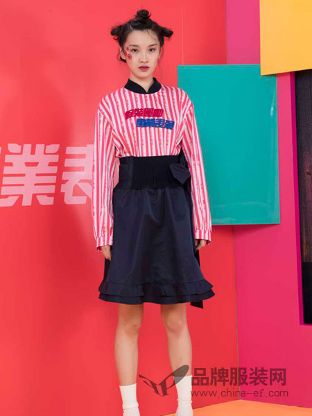 密扇女装印花拼接绣花撞色系带连衣裙