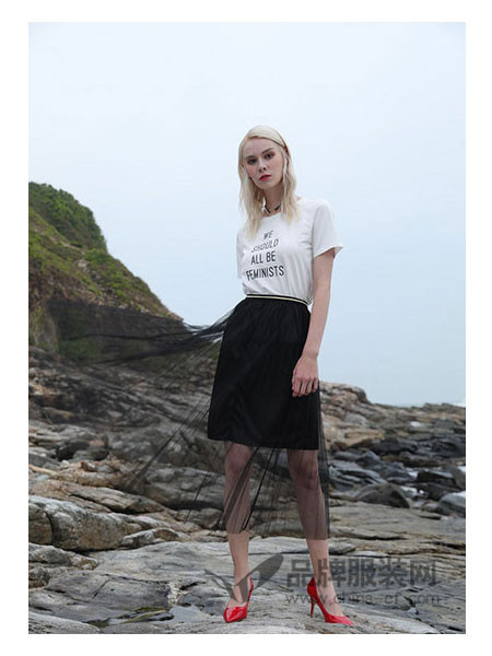 丹菲诗女装2018春夏韩版时尚字母印花长款T恤两件套网纱半身裙套装