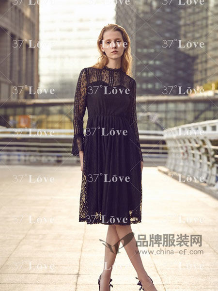 37°Love女装2018春夏淑女蕾丝镂空修身中长款九分袖连衣裙