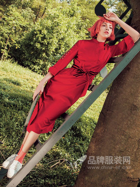 素言女装2018春夏欧式修身系带简约红色连衣裙