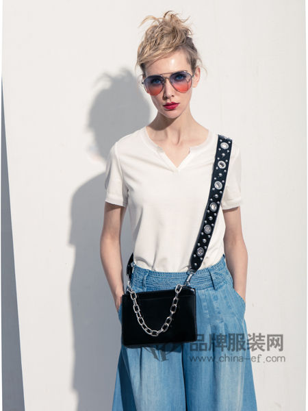 衣讯女装2018夏季简约时尚V领T恤