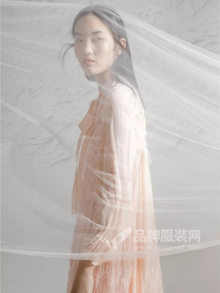 班晓雪女装2018春夏时尚蝴蝶结领长款真丝面连衣裙
