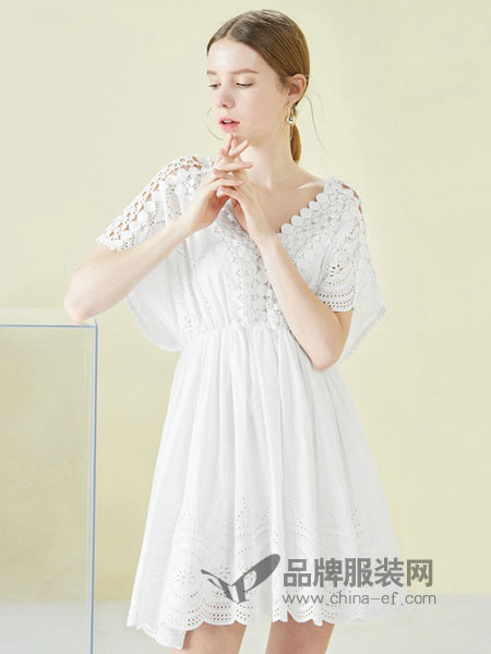 千姿惠Qanzhui女装2018春夏新款欧美女装白色甜美镂空花边宽松短袖两件套连衣裙