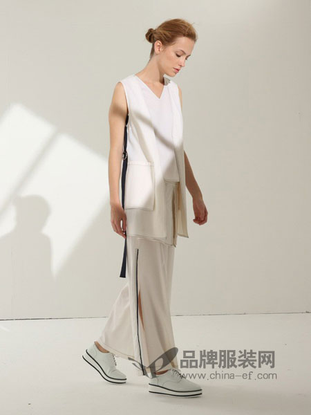 玛丝图女装2018春夏连衣裙女V领性感A字背心裙欧美时尚