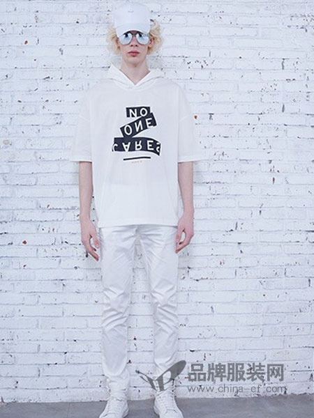 左（ZUO）男装2018春夏韩版字母时尚个性休闲五分袖T恤