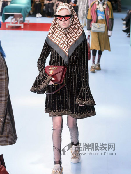 古驰(Gucci)女装2018春夏修身连衣裙