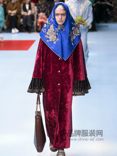 古驰(Gucci)女装2018春夏纯色舒适宽松天鹅绒