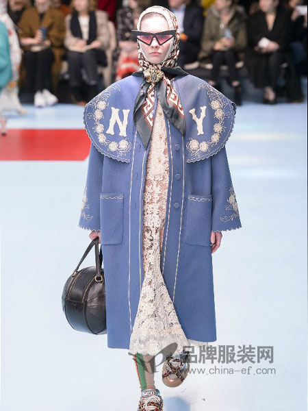 古驰(Gucci)女装2018春夏包边工艺 双排扣 大口袋 宽松版