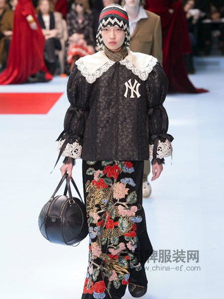 古驰(Gucci)女装2018春夏复古可爱花边领衬衫上衣