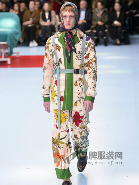 古驰(Gucci)男装2018春夏涂鸦印花休闲西服