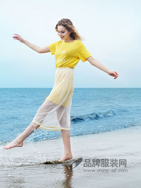 欧玥女装2018春夏字母印花露肩镂空宽松圆领短袖T恤女上衣