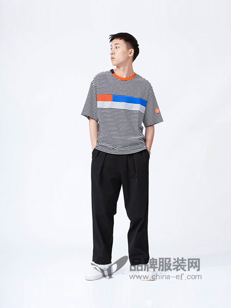 M-graph威廉希尔中国官网
2018春夏新品撞色圆领拼接条纹修身中袖短袖T恤