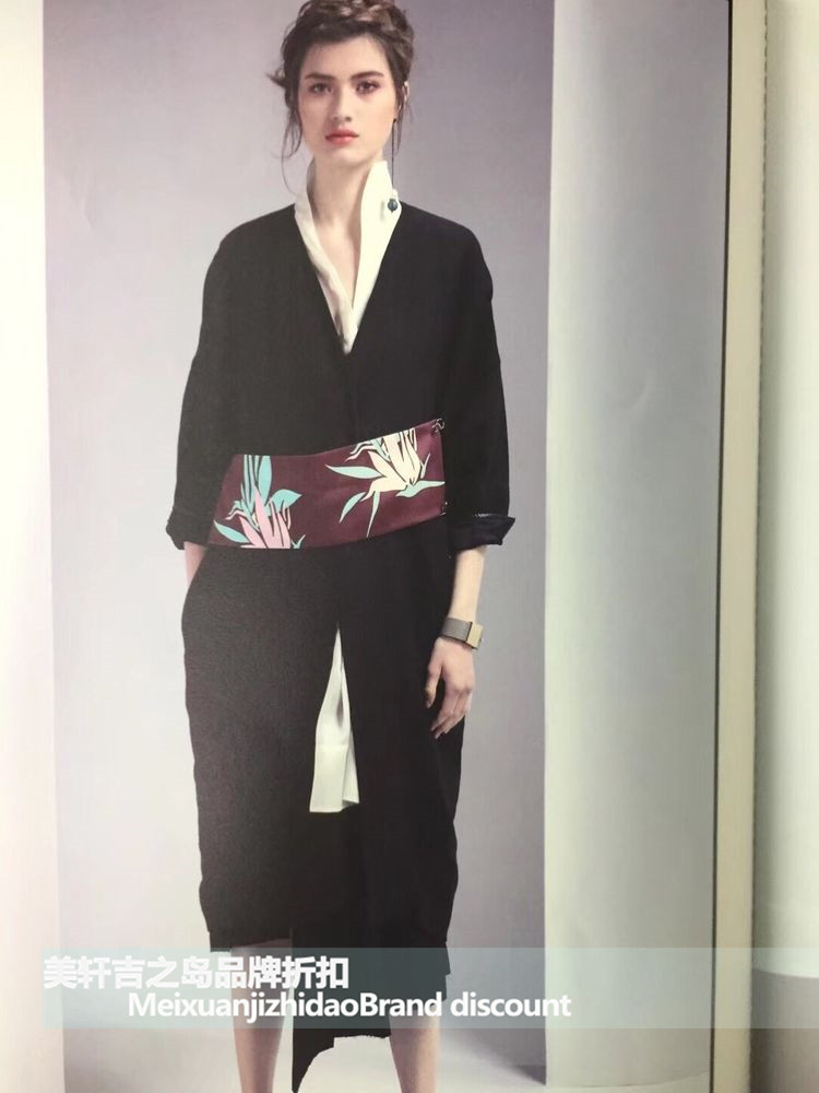 济宁唤觉品牌女装批发新款可以批发了,不要犹豫快来看看吧!