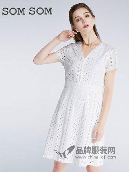 索玛女装2018春夏新品V领修身显瘦收腰镂空波点短袖白色连衣裙
